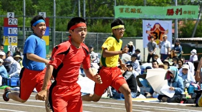 【写真】全力、歓声 汗光る 中学校で体育祭