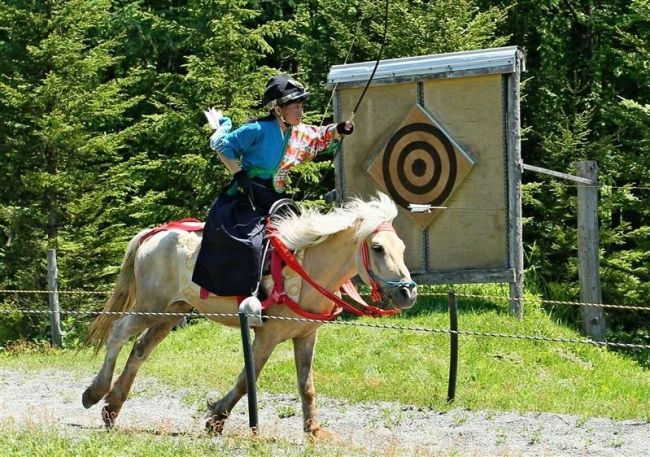 【写真】スチュワートさん優勝　芽室・春季騎射競技大会