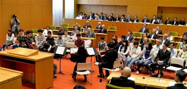 【写真】弦楽四重奏の音色響く　音更で議場コンサート