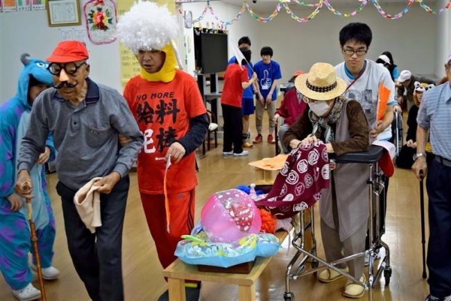 ユニーク競技に歓声　北勝館で運動会