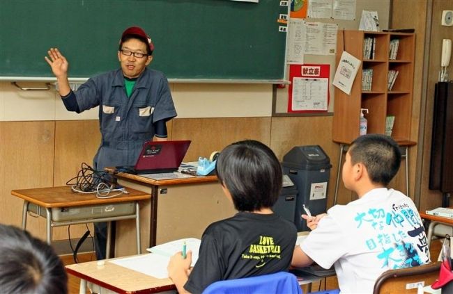 【写真】生徒がコーン炒飯の取り組み学ぶ　芽室西中
