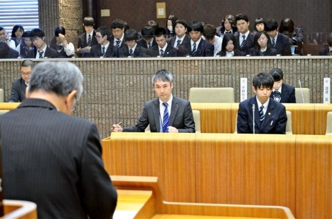 【写真】高校生が一般質問　士幌・模擬議会