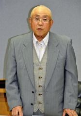 あいさつする早坂座長