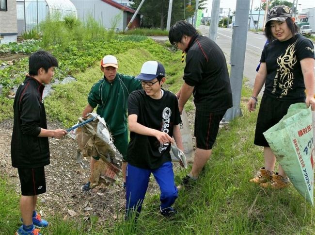 【写真】ごみ拾いで地域貢献　更別農高生