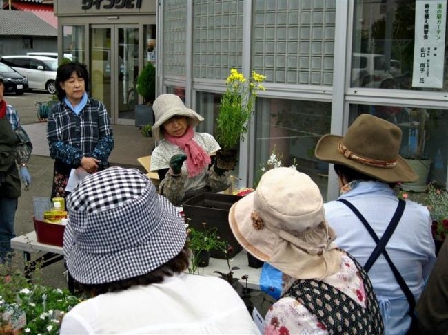 【写真】道の駅ガーデン　花の寄せ植え講習　中札内