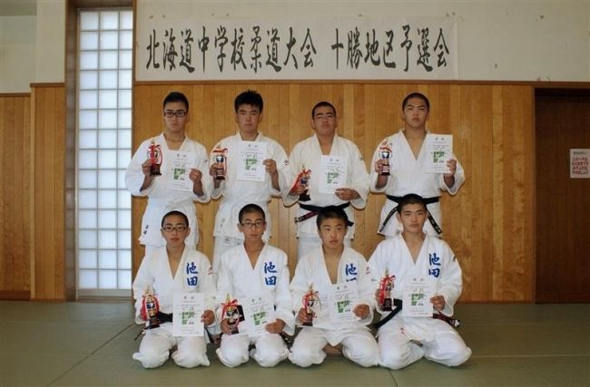 【写真】池田団体戦アベックV 全十勝中体連柔道
