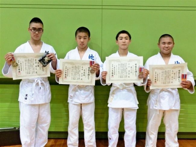 【写真】池田少 中学団体優勝 少年・女子全十勝柔道