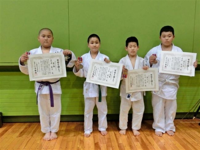 【写真】池田少 中学団体優勝　少年・女子全十勝柔道