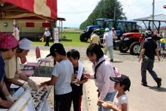 学んで体験して食べて　芽室・十勝農試公開デー 3