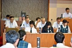 中高生が町政の仕組みなどを学んだ子ども議会。前列右は北野子ども町長