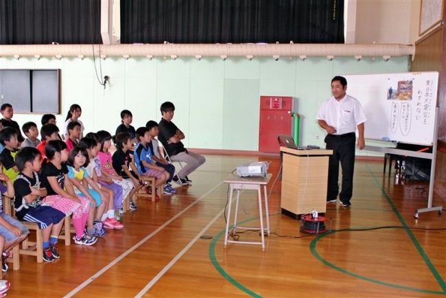 【写真】防災の日　小学校で「ショート避難訓練」
