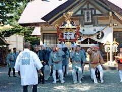 威勢良く子どもみこし　鹿追神社秋季例大祭 3