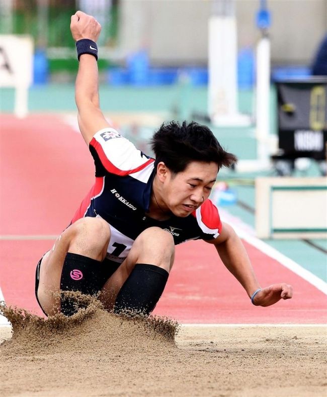【写真】帯農高の水谷司陸上三段跳び2連覇達成 いわて国体