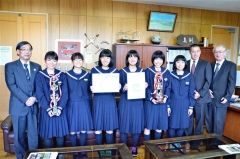 全道駅伝３位を報告　本別中女子陸上部