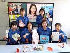 手作りネームプレート配布　地域の高齢者に　屈足消防団