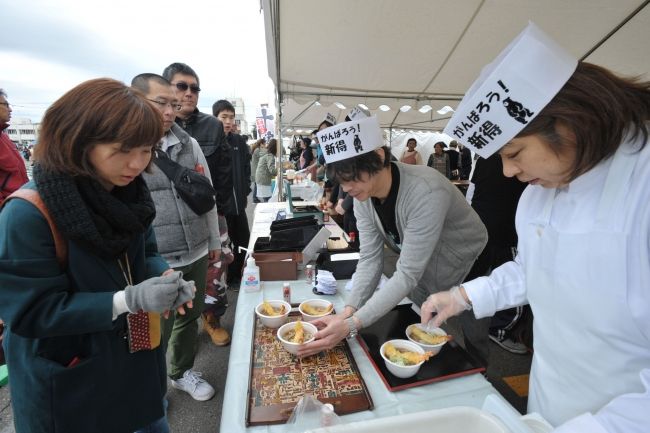 【写真】感謝の新そば 新得「復興屋台村」