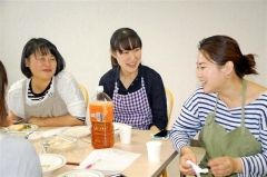 いつもの食材で食卓に変化を　栗原友さん料理教室 4