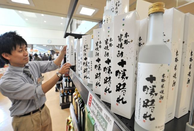 【写真】飲み心地すっきり 「十勝晴れ」米焼酎販売