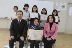 税に関する絵はがきコン　柏小の牧さん最優秀