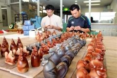 窯出しされた酉の鹿追焼き