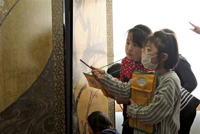【写真】ゴシップ「花よりつぼみが多い！　屏風絵を観察」