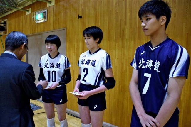 【写真】明日見、加納、酒井活躍誓う 中学バレー道選抜入り