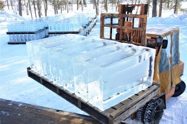 【写真】ゴシップ「宝石のような透明度　氷まつり会場広尾から氷搬入」