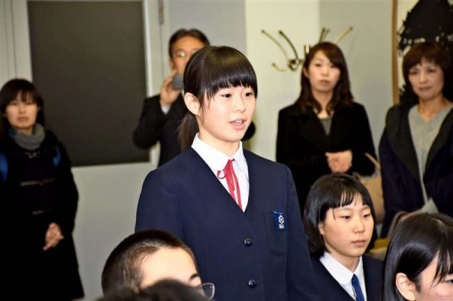 【写真】全国中体連出場選手が市教育長にあいさつ