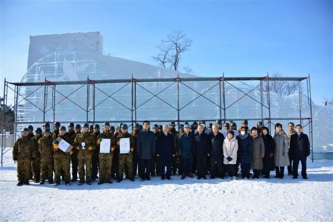 【写真】市長が自衛隊制作隊など激励　おびひろ氷まつり