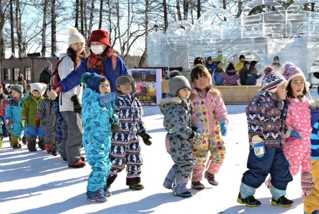 【写真】寒さも「気持ちいい」 おびひろ氷まつり