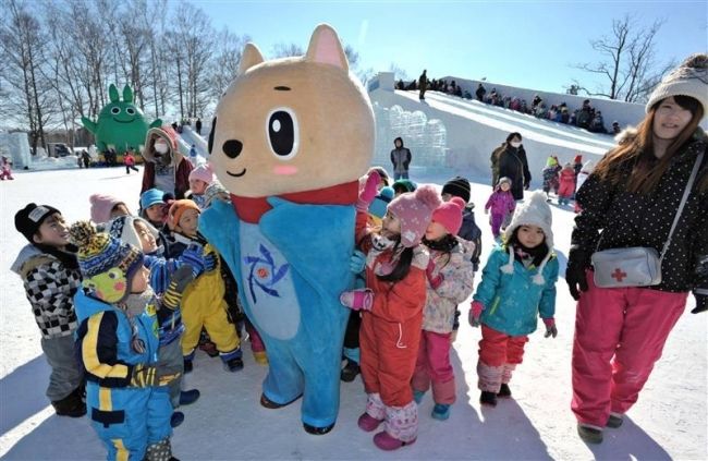 【写真】寒さも「気持ちいい」 おびひろ氷まつり