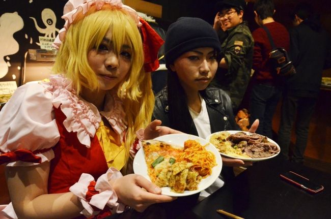 【写真】オタ芸やアニメ飯 100人が歓喜 コスプレナイト