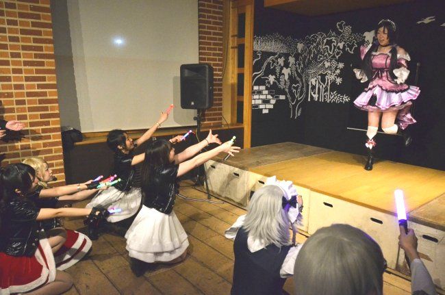 【写真】オタ芸やアニメ飯 100人が歓喜 コスプレナイト