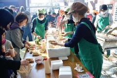 焼きそばを無料で配布した帯広市社会福祉協議会