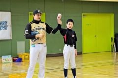 牧谷さんの指導で練習する参加者