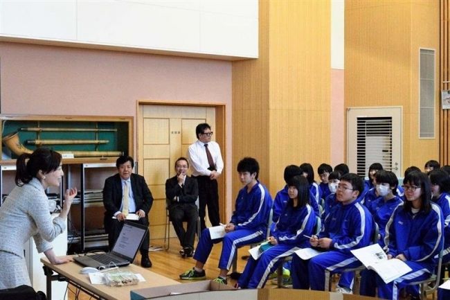 【写真】中３生対象に初のマナー講座　池田中