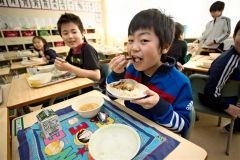 中高生考案メニュー、給食に登場　広尾