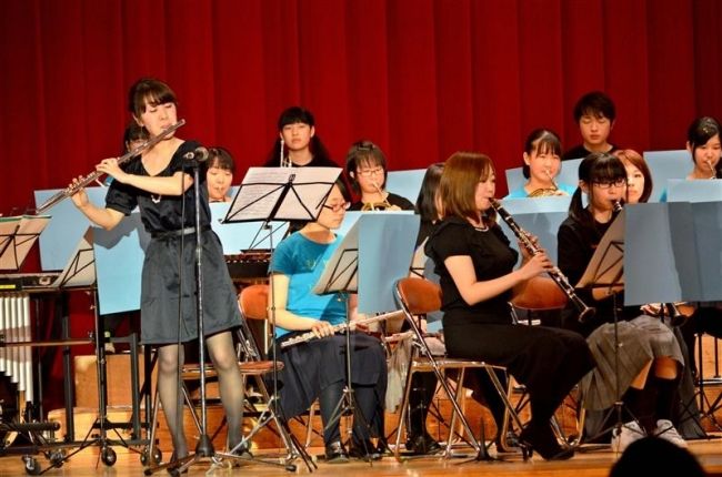 【写真】プロ奏者とジョイントコンサート 上士幌中・上士幌高吹奏楽部