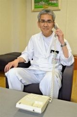 「気軽に電話相談してほしい」と「肝疾患相談室」をＰＲする中村医師