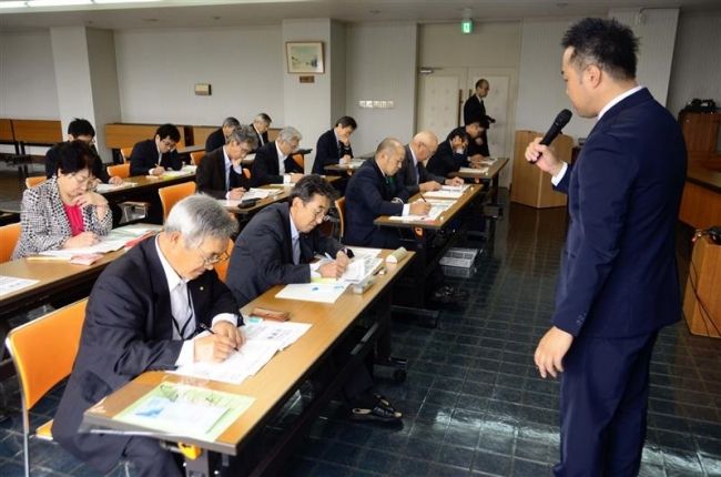 議会広報分かりやすく　初の議員研修会　広尾