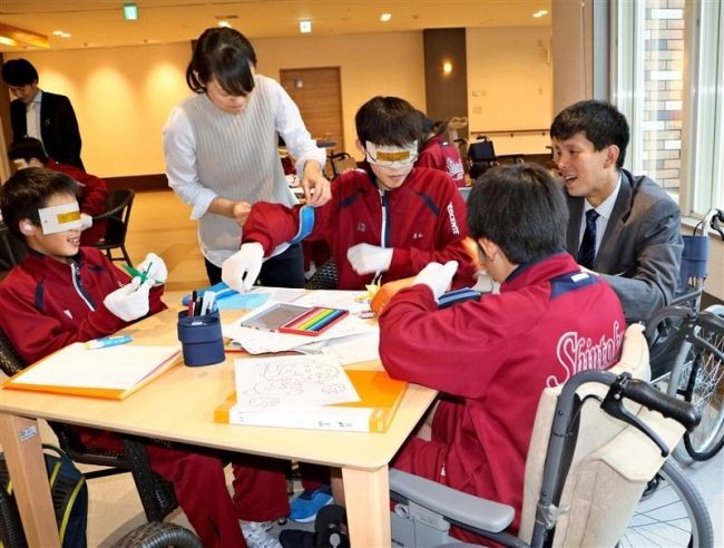 【写真】「高齢者の感覚」体験　福祉の総合学習で　新得中