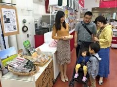ワイン城で長野県産特産品テスト販売　池田　相互交流めざす