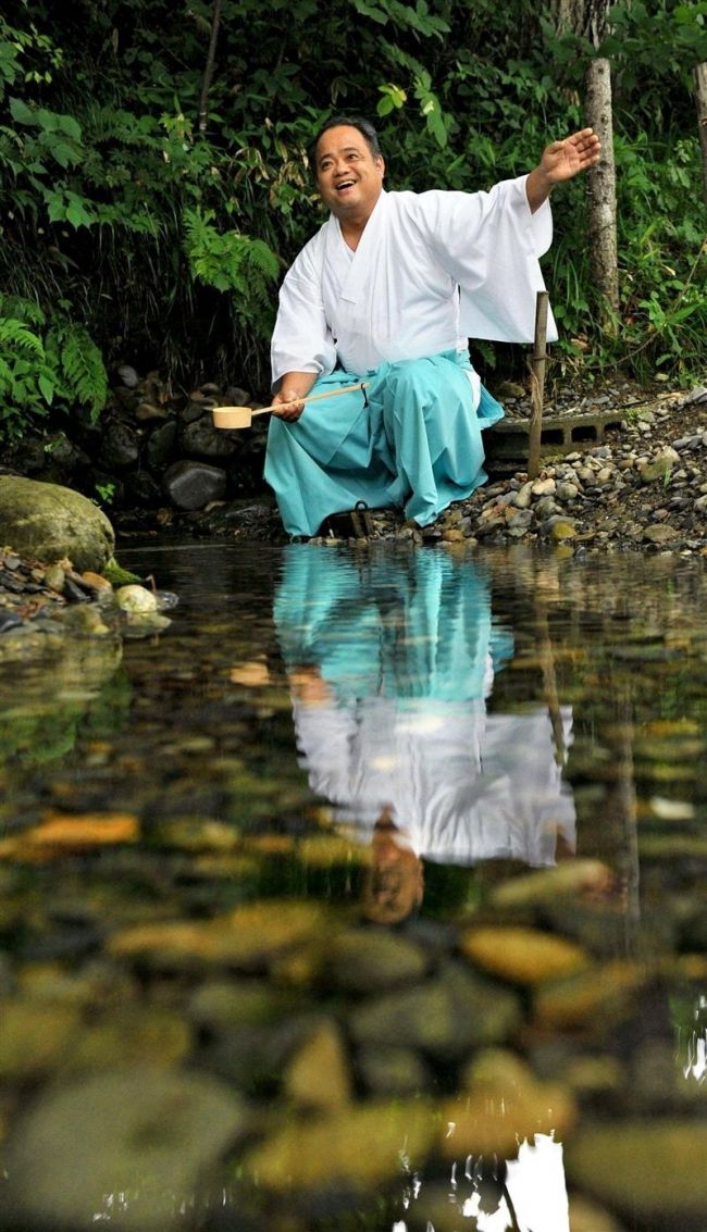 【写真】大正神社湧き水「幸震」　宮司と住民守り１２年、人気の水に
