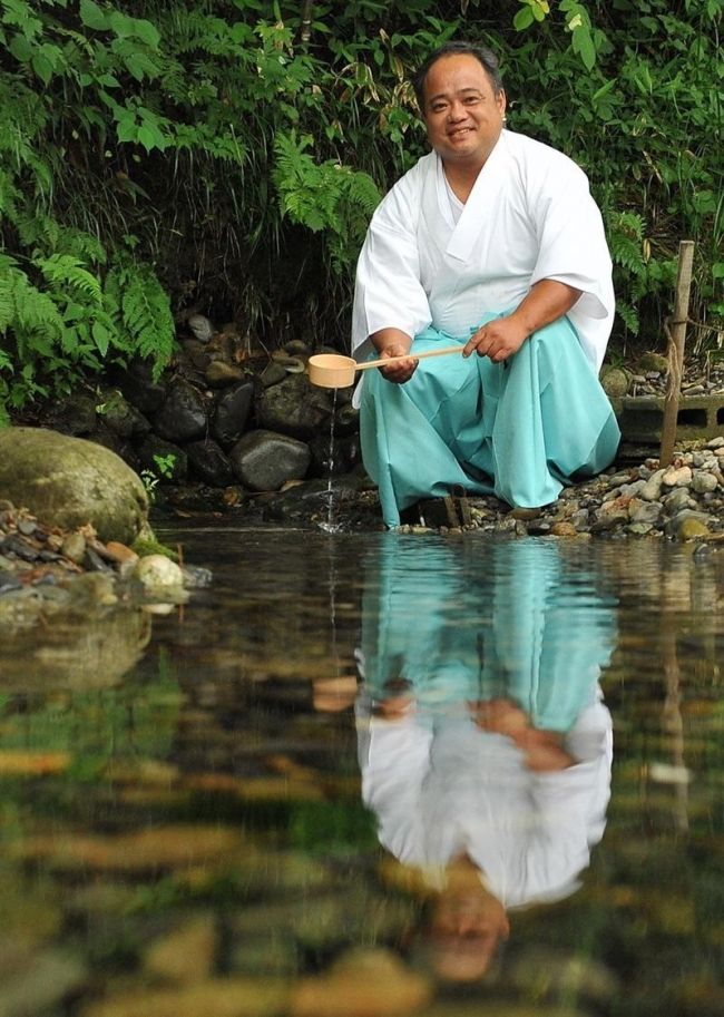 大正神社湧き水「幸震」　宮司と住民守り１２年、人気の水に