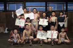 道小中学生相撲選手権大会　十勝道場の西明と小師優勝
