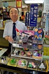 ビールと枝豆　故人の好物供えるローソク人気