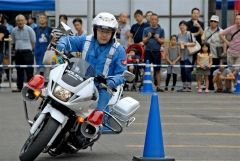 ホコテンで白バイのデモンストレーション