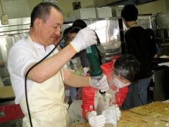 調理師専門学校で氷の彫刻づくり 2