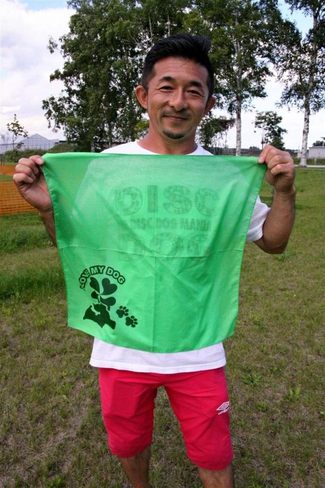 【写真】愛犬に近づかないで 緑のバンダナ運動提唱 帯広のドッグトレーナー村中さん