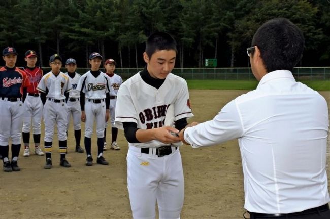 【写真】片山ら２０人受賞　全十勝中体連軟式野球優秀選手表彰
